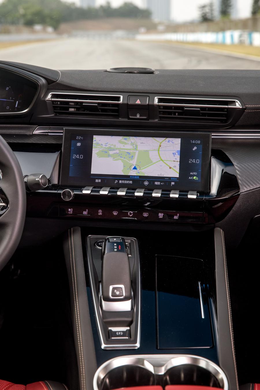 Детали интерьера Peugeot 508L GT 2018 года  (CN) (фото 14 из 40)